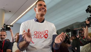 Diplomáticos cuestionan el uso de Sánchez de la política exterior en su operación frente a Milei