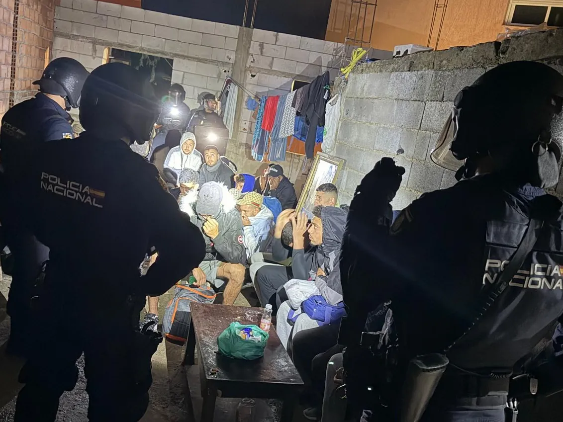 El ceutí de la 'casa de los horrores' ganaba 1.000 euros al día con 74 inmigrantes hacinados, les esclavizaba en obras bajo su control y dormía con una de ellas