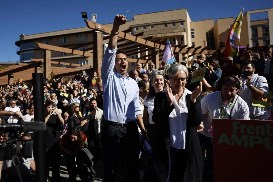 Colau llama a «llenar las calles» y «poner el cuerpo» frente a los políticos que solo usan su «piquito de oro»