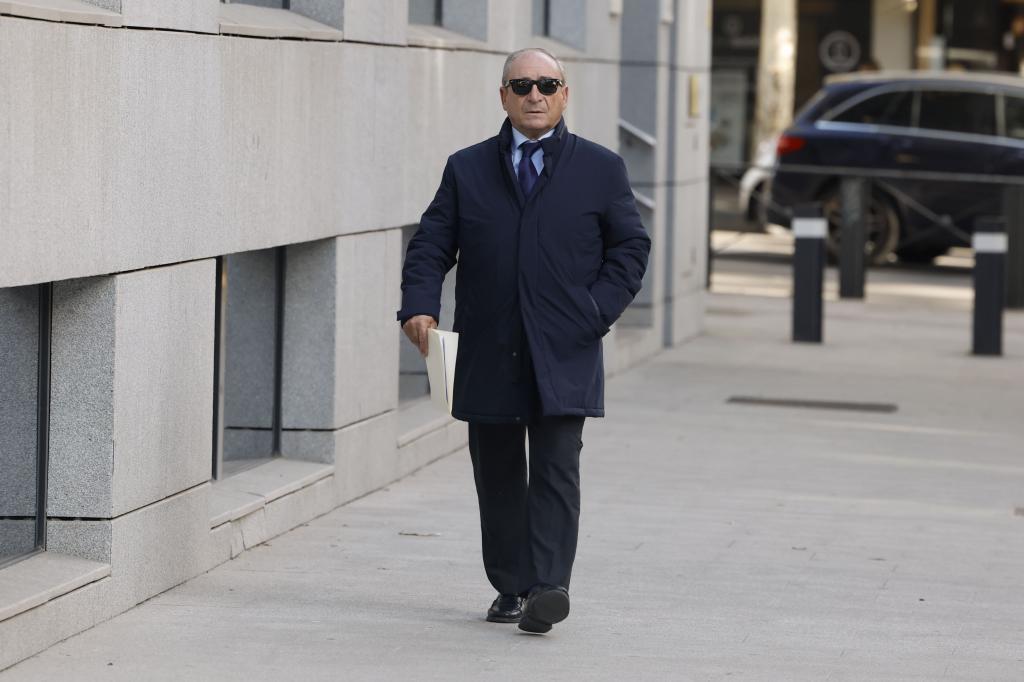 El inspector jefe de la Policía Nacional Lorenzo Juan Fages, a su llegada a la Audiencia.