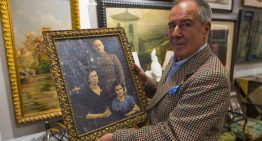 Una foto de Juan Carlos I dedicada a Franco y retratos del dictador, entre los bienes del Pazo de Meirás subastados con ventas de hasta 2.750 euros