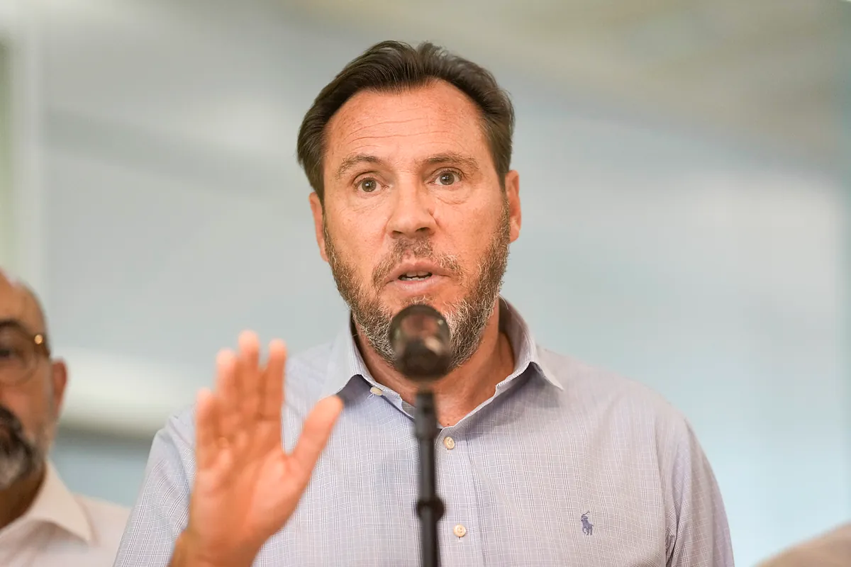 Óscar Puente descarta una dimisión inmediata y comparecerá el próximo martes en la Diputación Permanente para explicar las causas del accidente de Urda presionado por sus socios