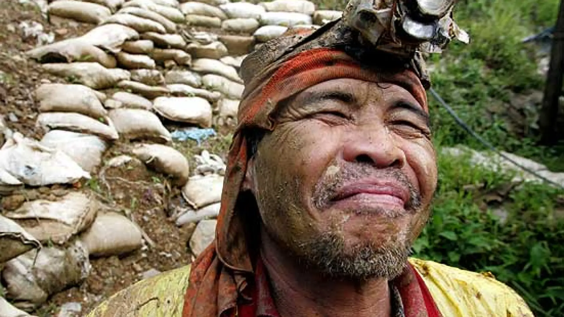 Mueren siete mineros por presunta intoxicación con gas en un túnel al norte de Filipinas