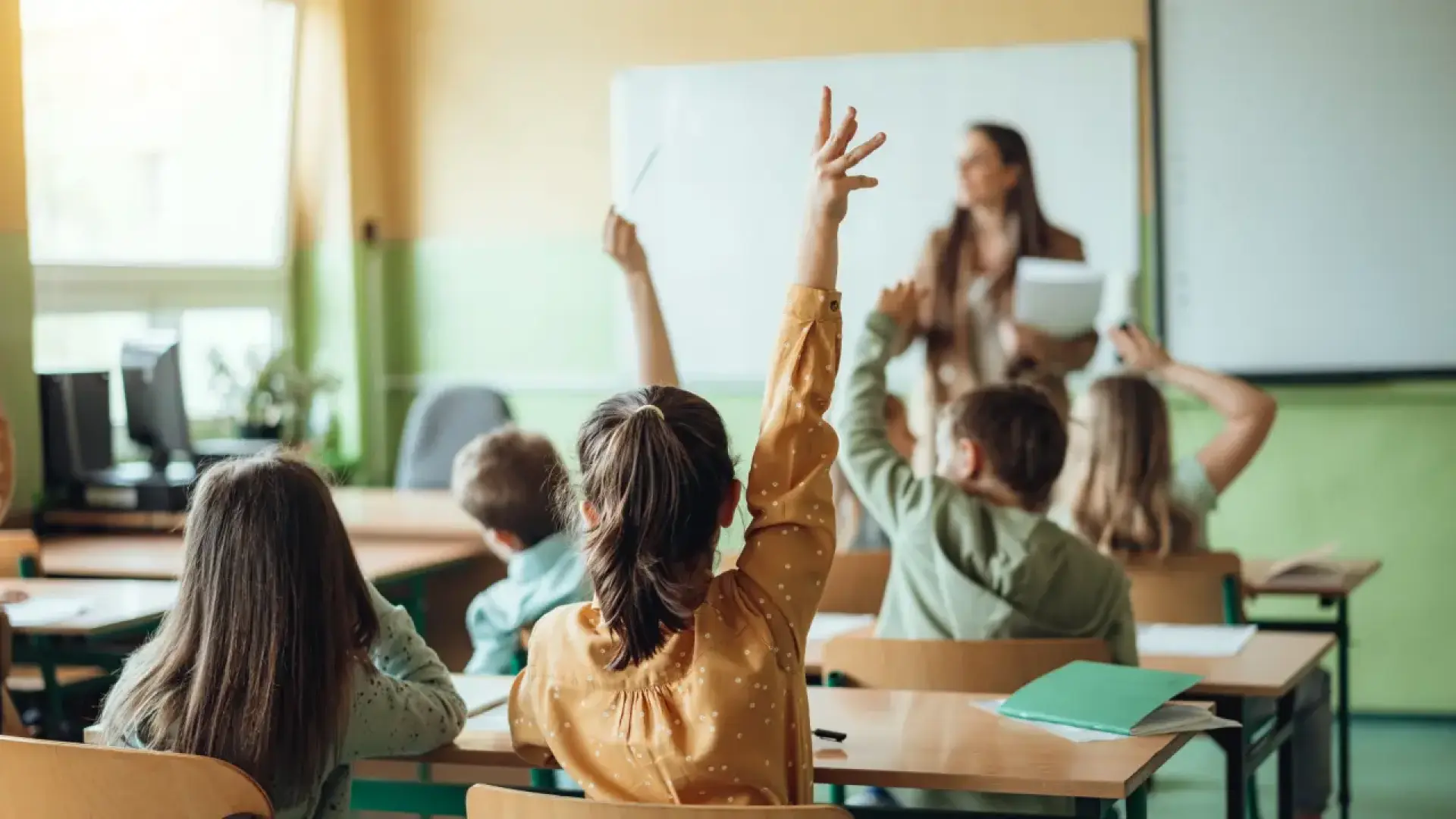 Becas NEAE para alumnos con necesidades educativas: 400 euros directos sin límite de renta