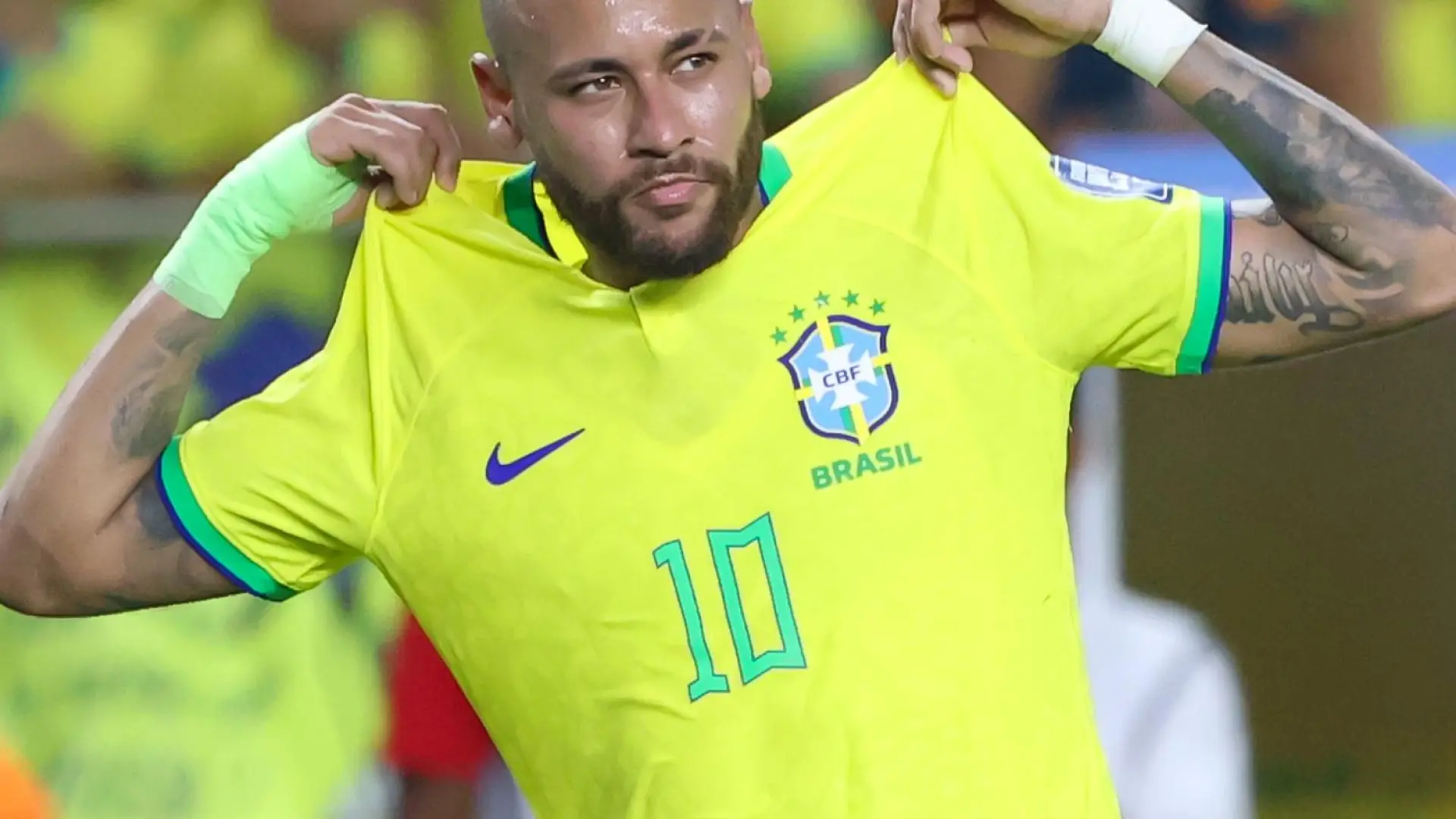 Neymar Jr. hace un guiño a Flavio Bolsonaro al votar en Brasil