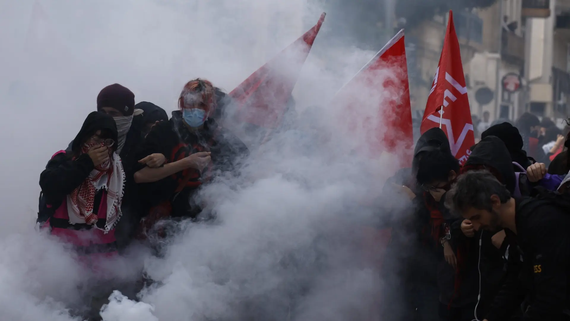 Al menos 40 profesores heridos y casi 2.000 detenidos por las protestas estudiantiles en Francia