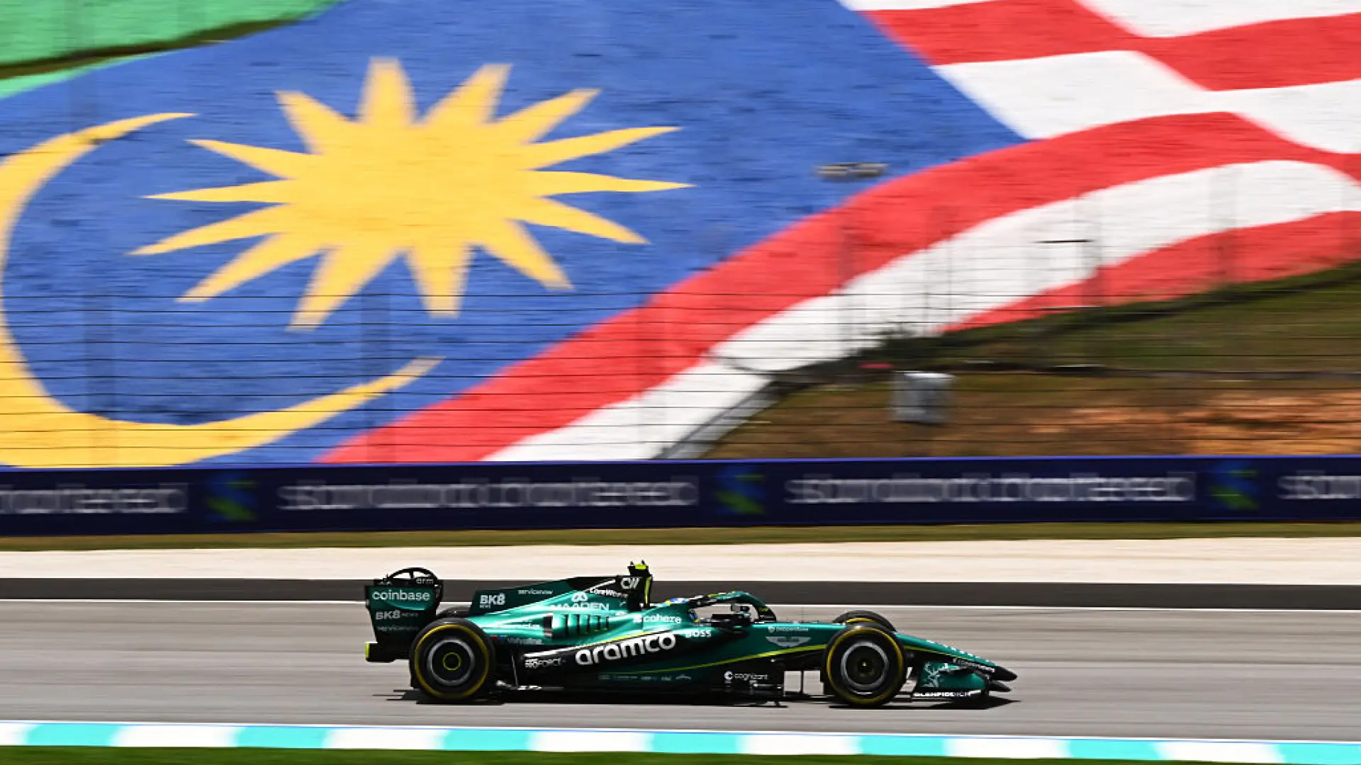 Fernando Alonso empieza a ver la luz: mejor marca con su Aston Martin en el primer día de Sepang que en las últimas citas