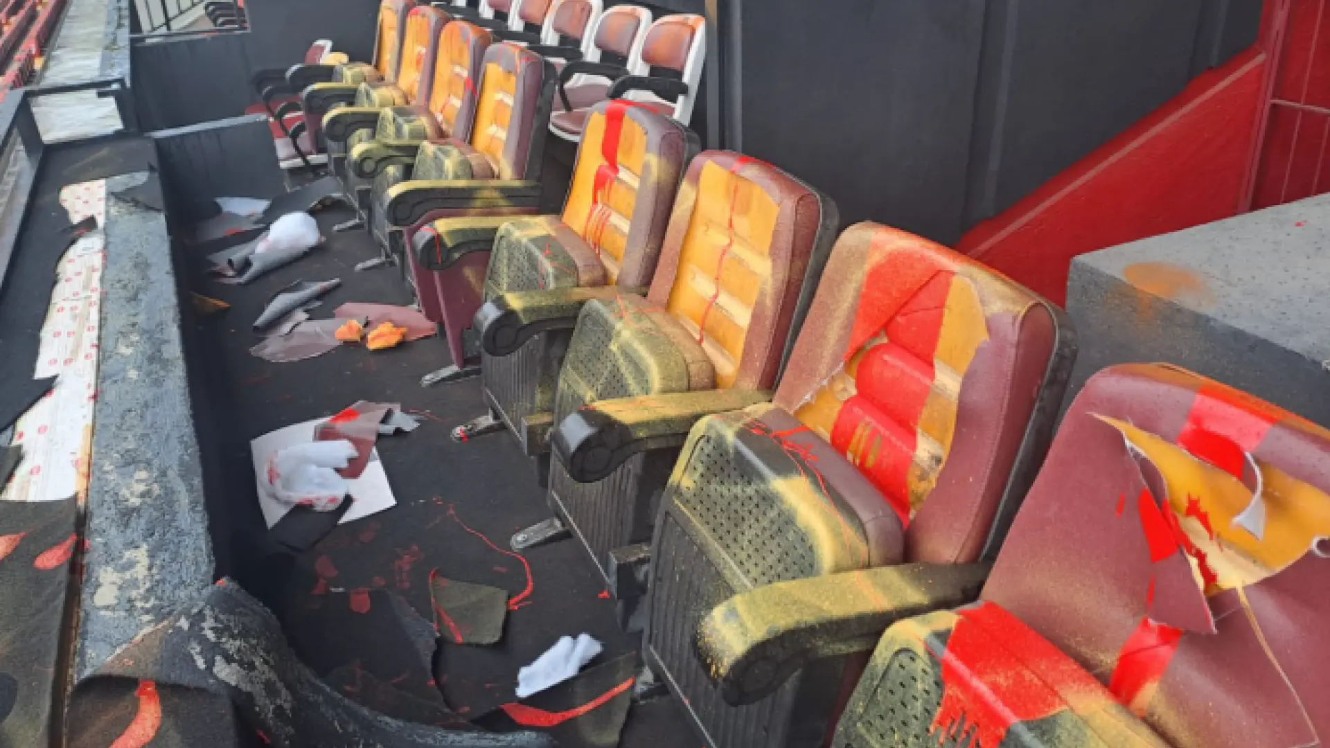 Asaltan el estadio del Rayo Vallecano y destrozan el palco: «Estas imágenes son la consecuencia del odio sembrado»