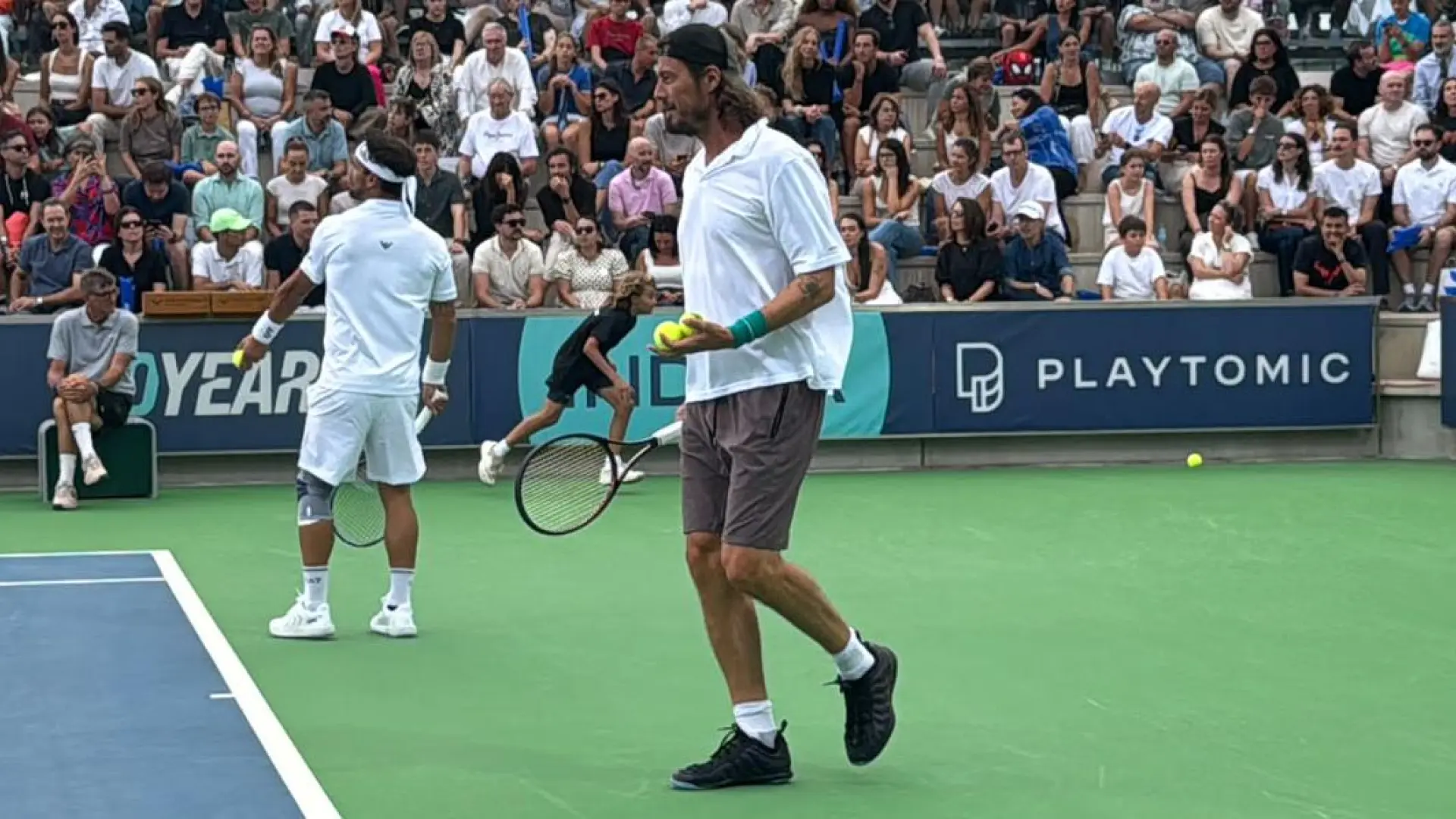 El show de Marat Safin, leyenda del tenis, en la Rafa Nadal Academy: risas, golpes imposibles y un 'look' ochentero