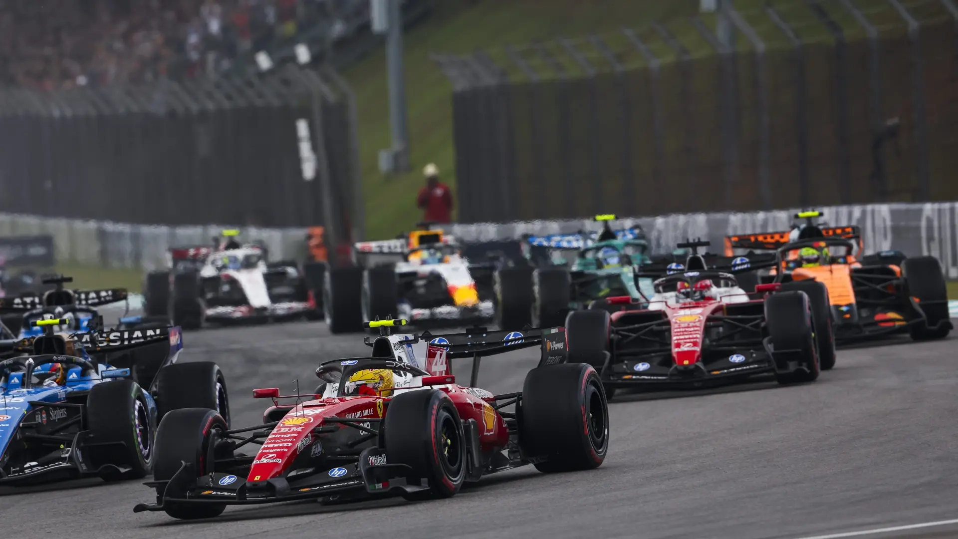 La explicación tras el problema de software antes de la carrera en Sepang: «No había sido detectado ni por la FIA ni por los equipos»