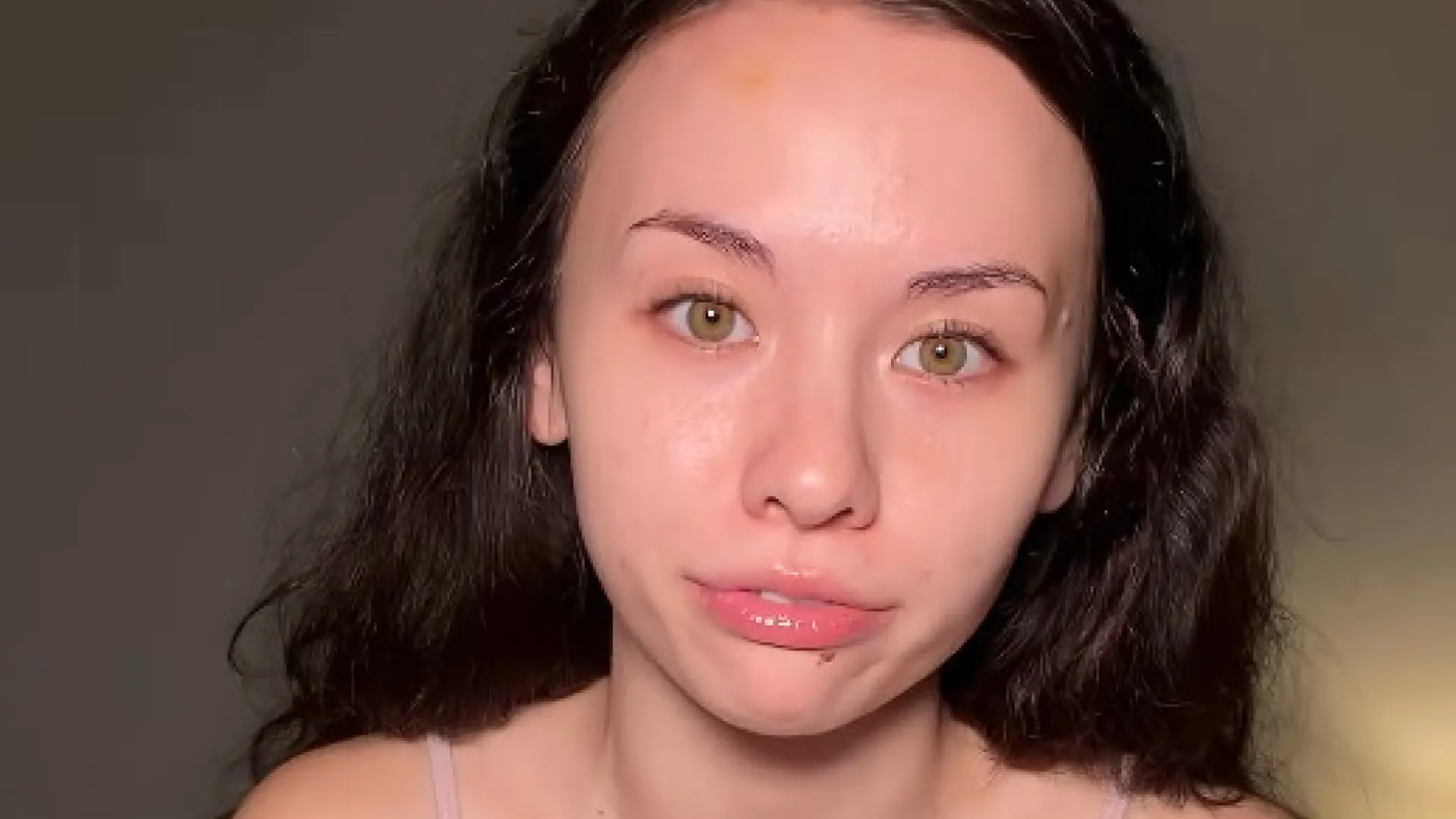 Brutal agresión en plena calle a la 'influencer' María Reus Huang, que acaba en urgencias y muestra las heridas: «Sigo sin entenderlo»