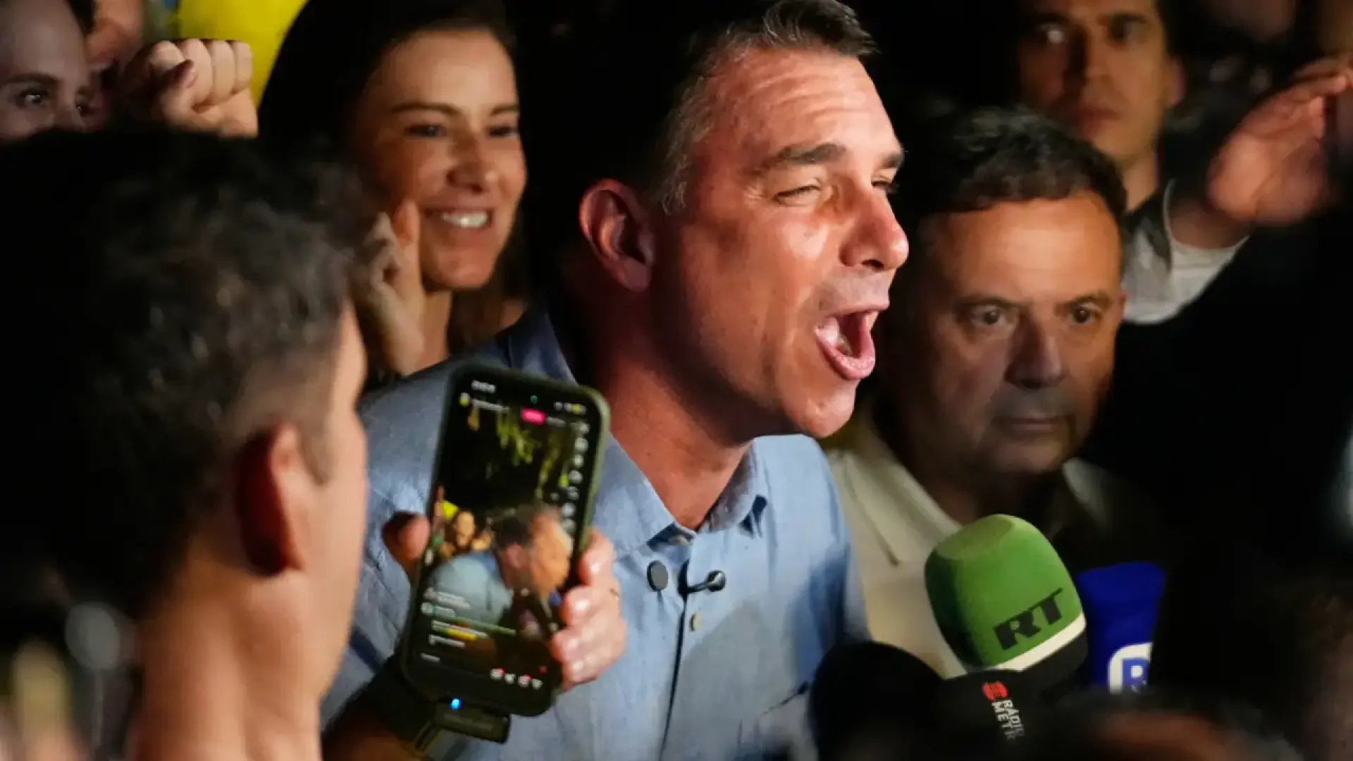 Flávio Bolsonaro vence por sorpresa a Lula y Brasil decidirá en segunda vuelta su próximo presidente