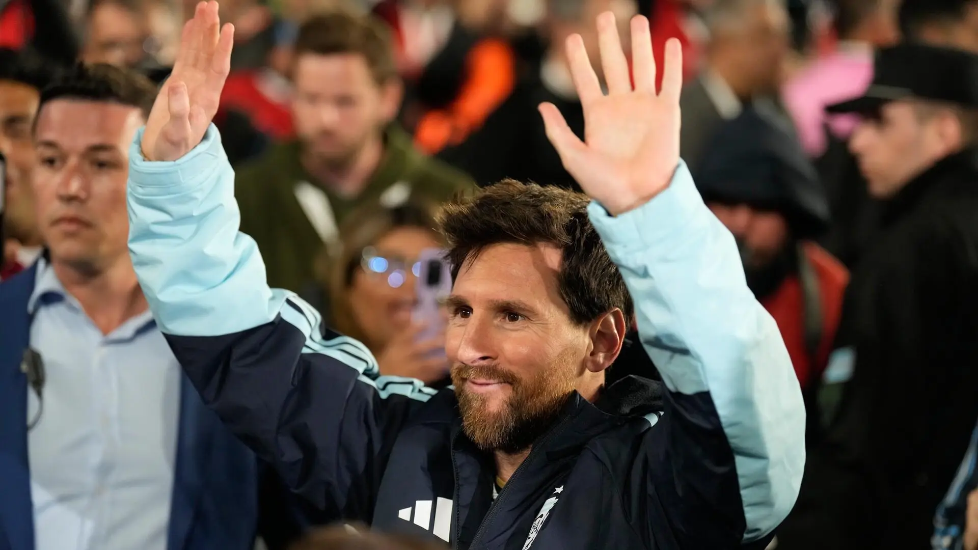 «Compraba 20 motos y las sorteaba»: el increíble gesto de Leo Messi con el cuerpo técnico de Argentina
