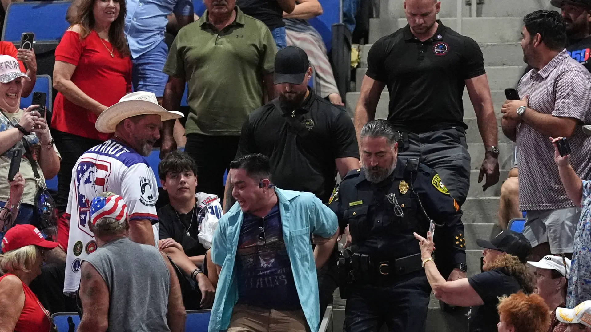 Trump interrumpido dos veces por manifestantes en un mitin en Texas: «No sabe que su madre votó por Trump»