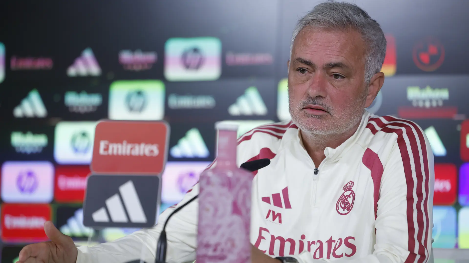 Mourinho carga contra la prensa por Mbappé: «Primero una disco que no era, después la bici en Suiza que era en un hotel…»