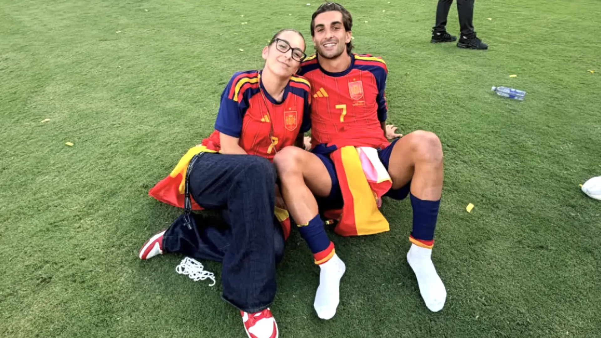 Arantxa, hermana de Ferran Torres, recoge un premio en su nombre: «No hay nada más especial que ver cómo tu tierra te reconoce»