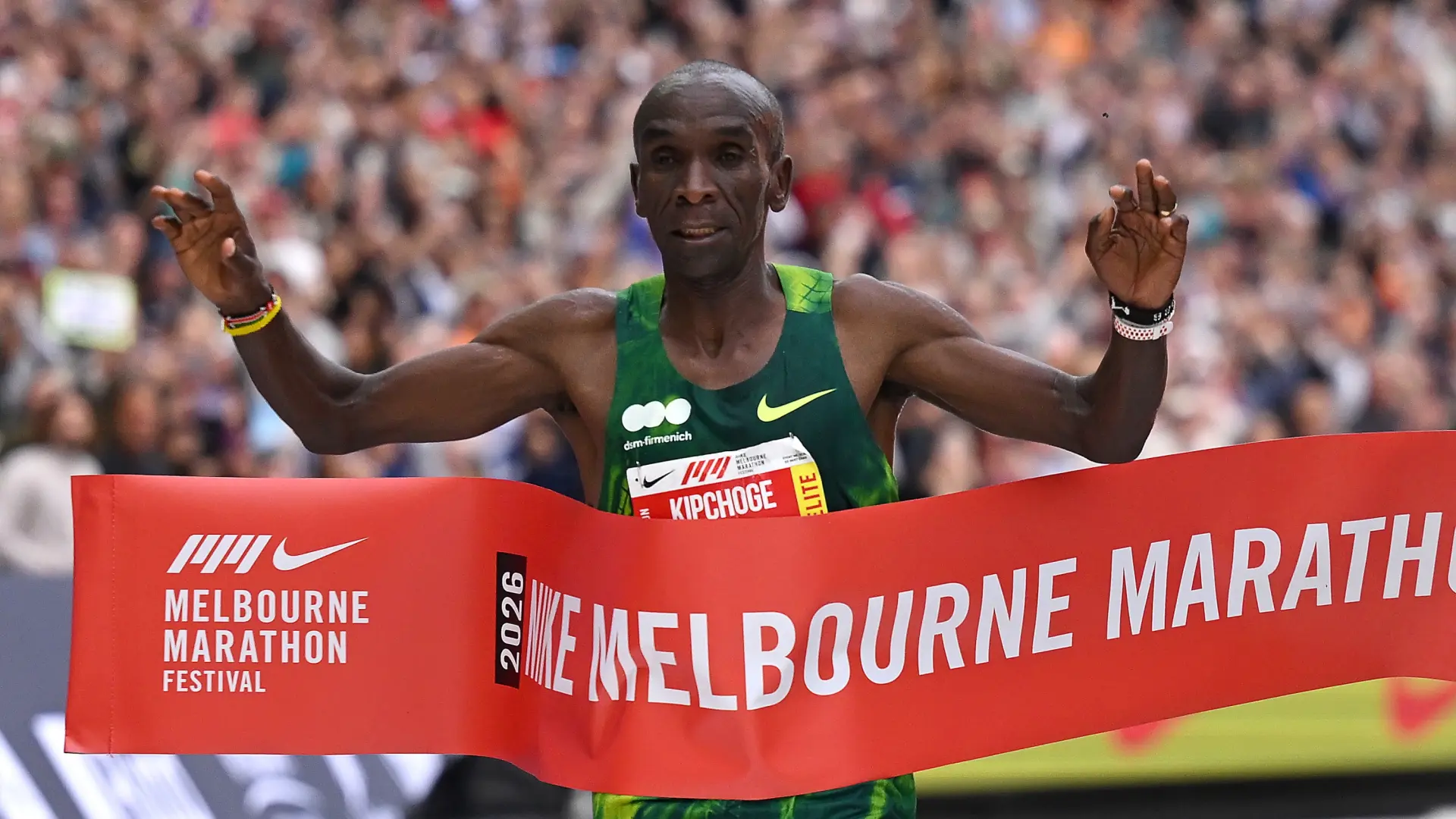 Eliud Kipchoge gana la maratón de Melbourne a sus 41 años y rompe un nuevo récord