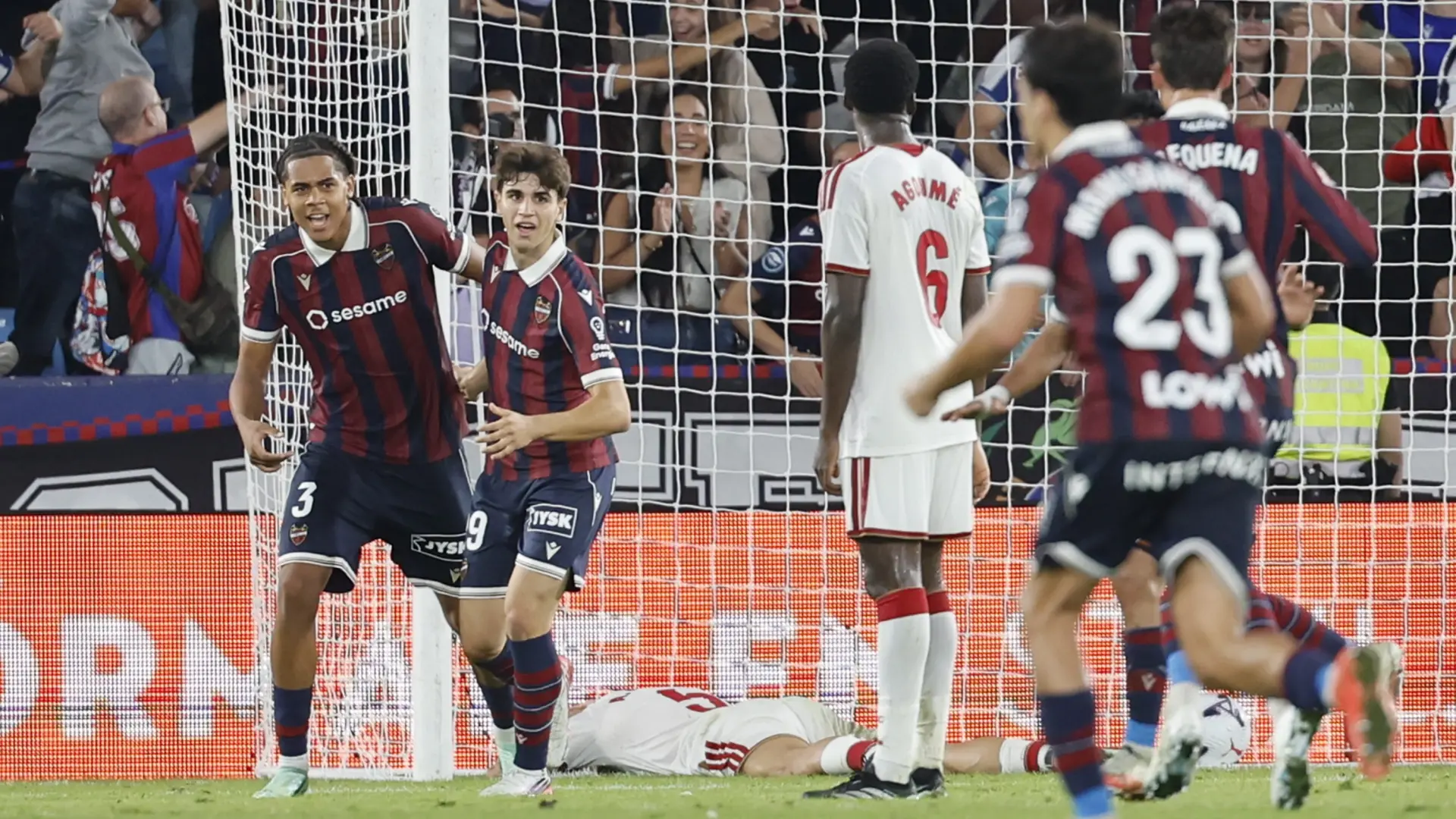 Locura en el Levante – Sevilla: tres goles y una expulsión en el descuento para firmar un empate de infarto