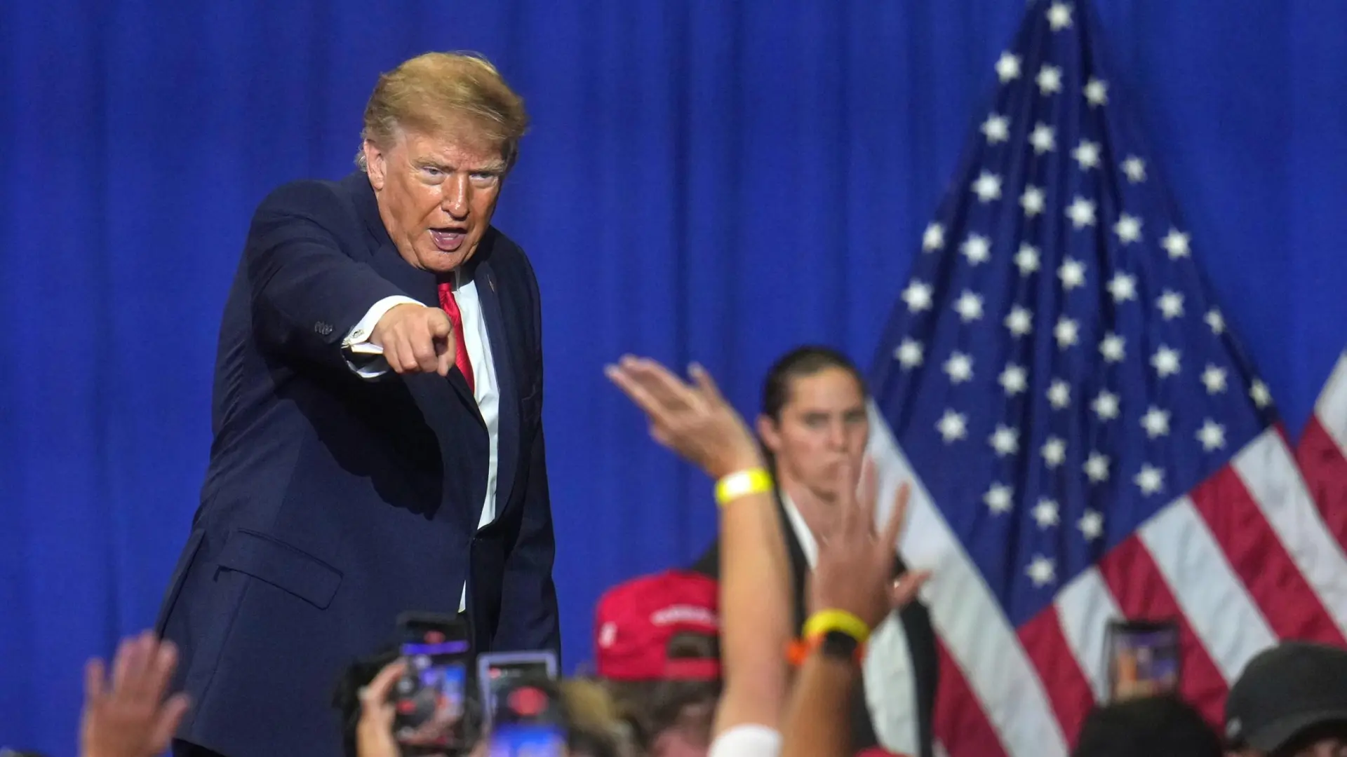 Trump pide fusilar a quienes filtran información militar confidencial e ironiza de nuevo con la falta de líderes en Irán