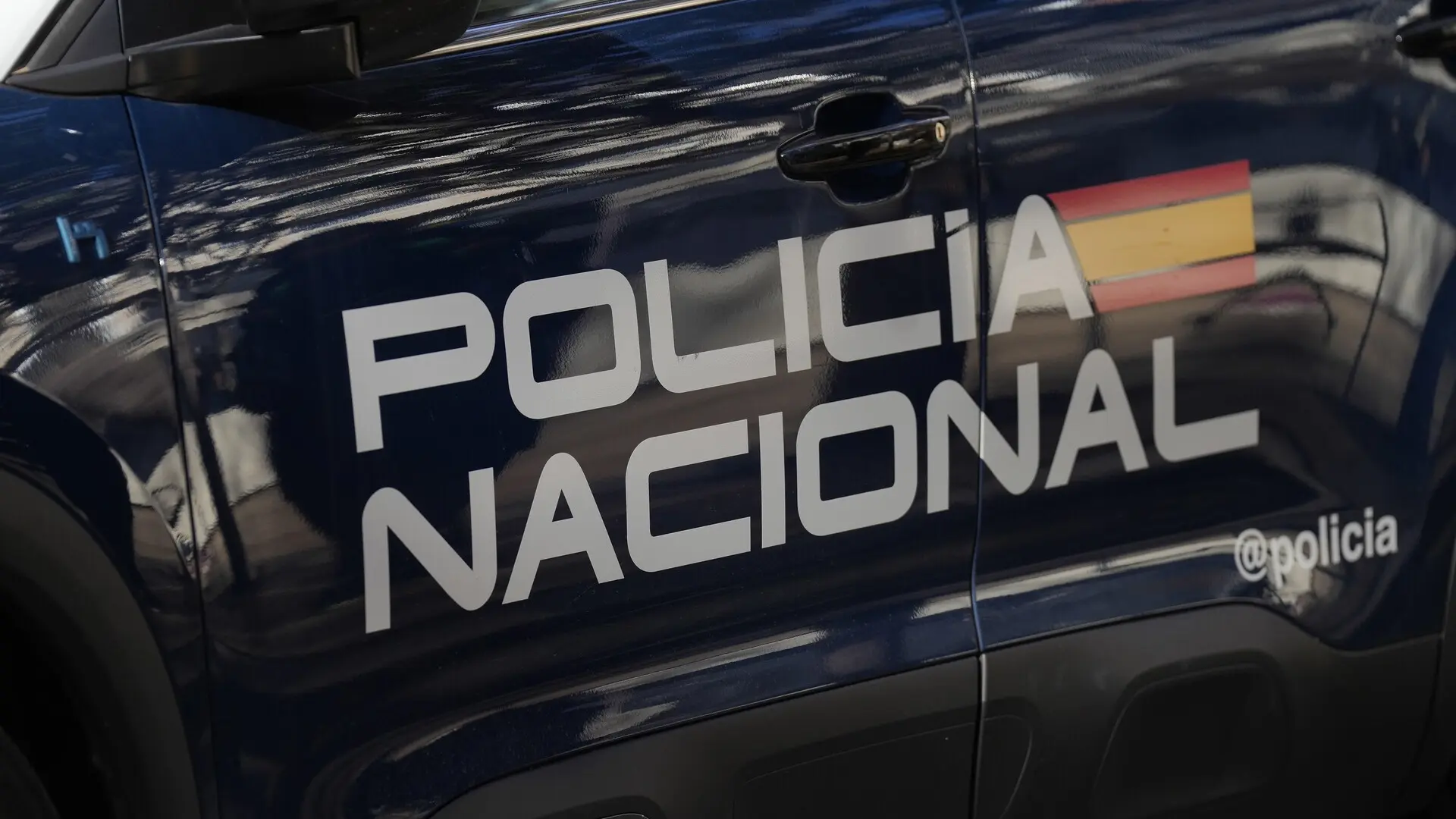 La Policía Nacional intercepta a un grupo ultra del Racing de Santander con palos de escoba antes del partido frente a Osasuna