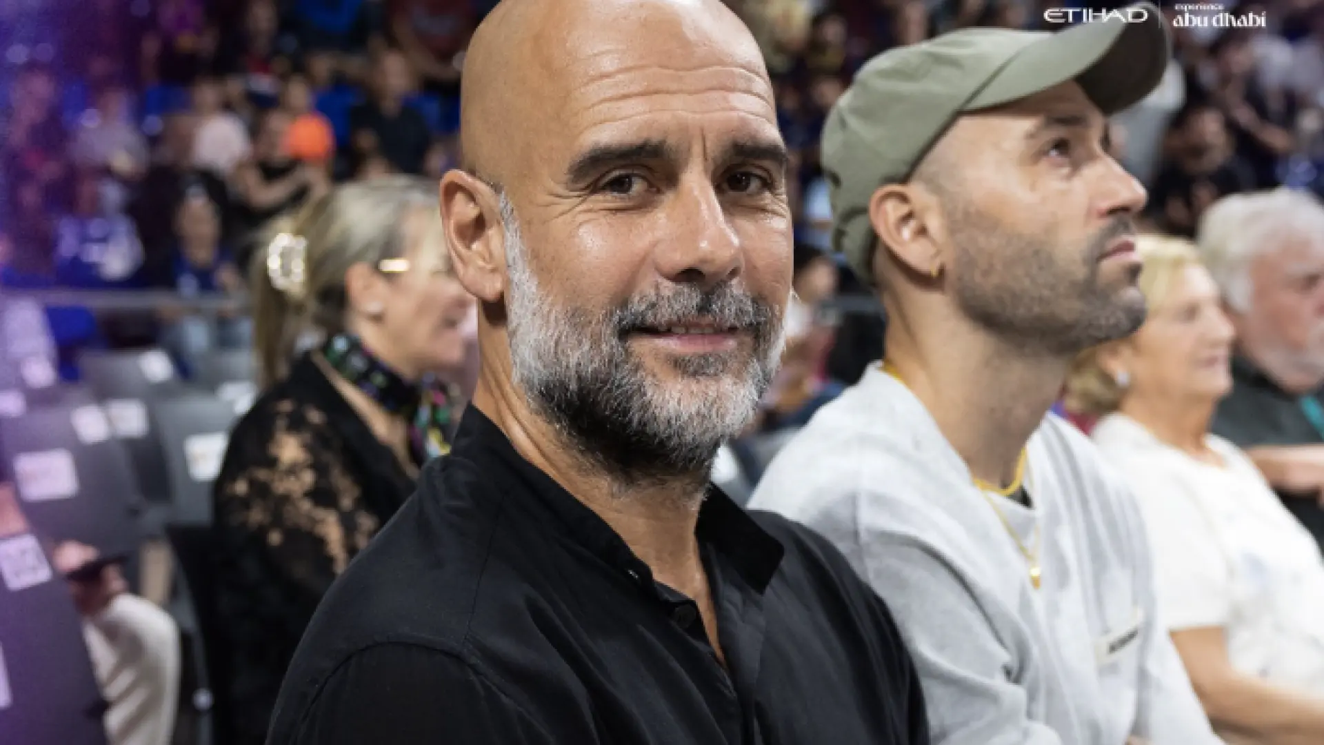 Ovación de gala a Pep Guardiola en su regreso al Palau Blaugrana para disfrutar del Barça – Olympiacos de Euroliga