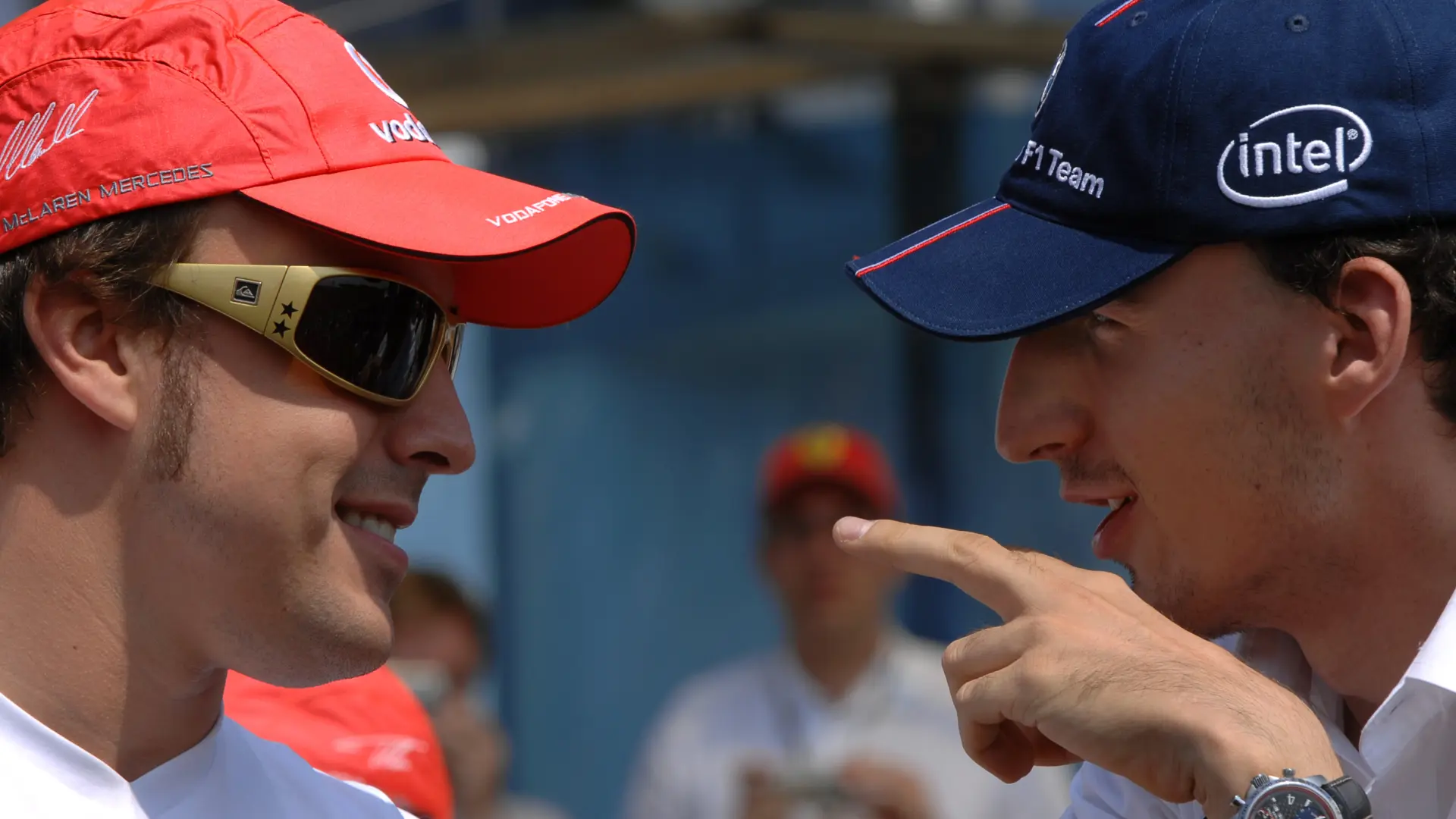 Kubica reafirma su apoyo a Alonso: «Espero que tenga un coche mejor y le patee el culo al resto»