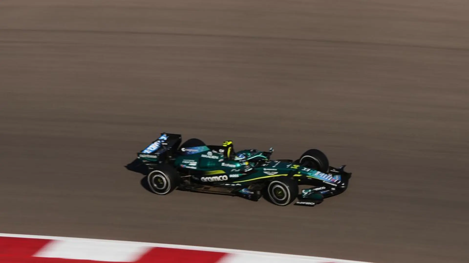 Fernando Alonso y Carlos Sainz sufren en unos libres de Austin liderados por Leclerc