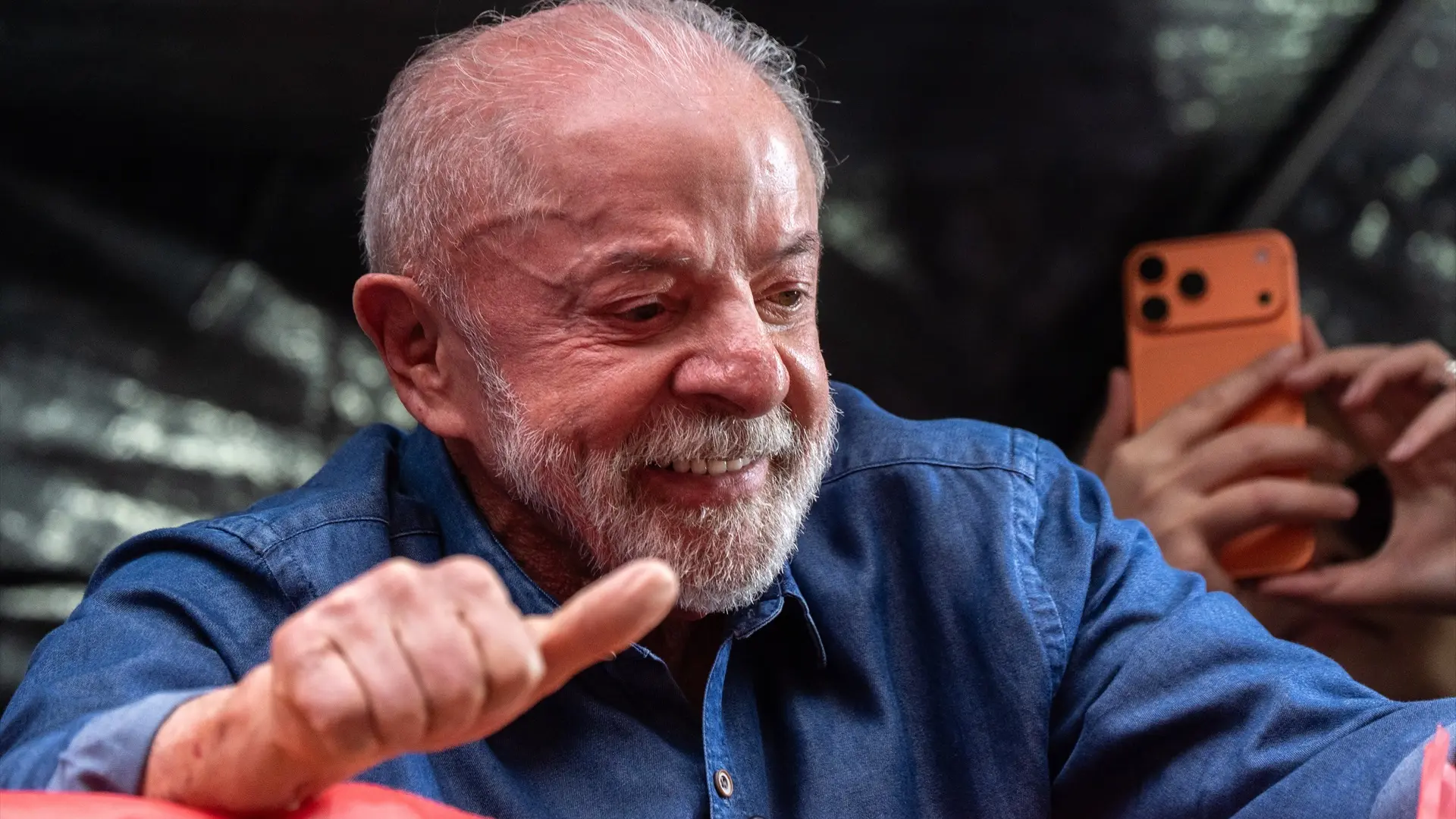 Almodóvar, Bardem, Ruffalo o Gillermo del Toro piden el voto para Lula