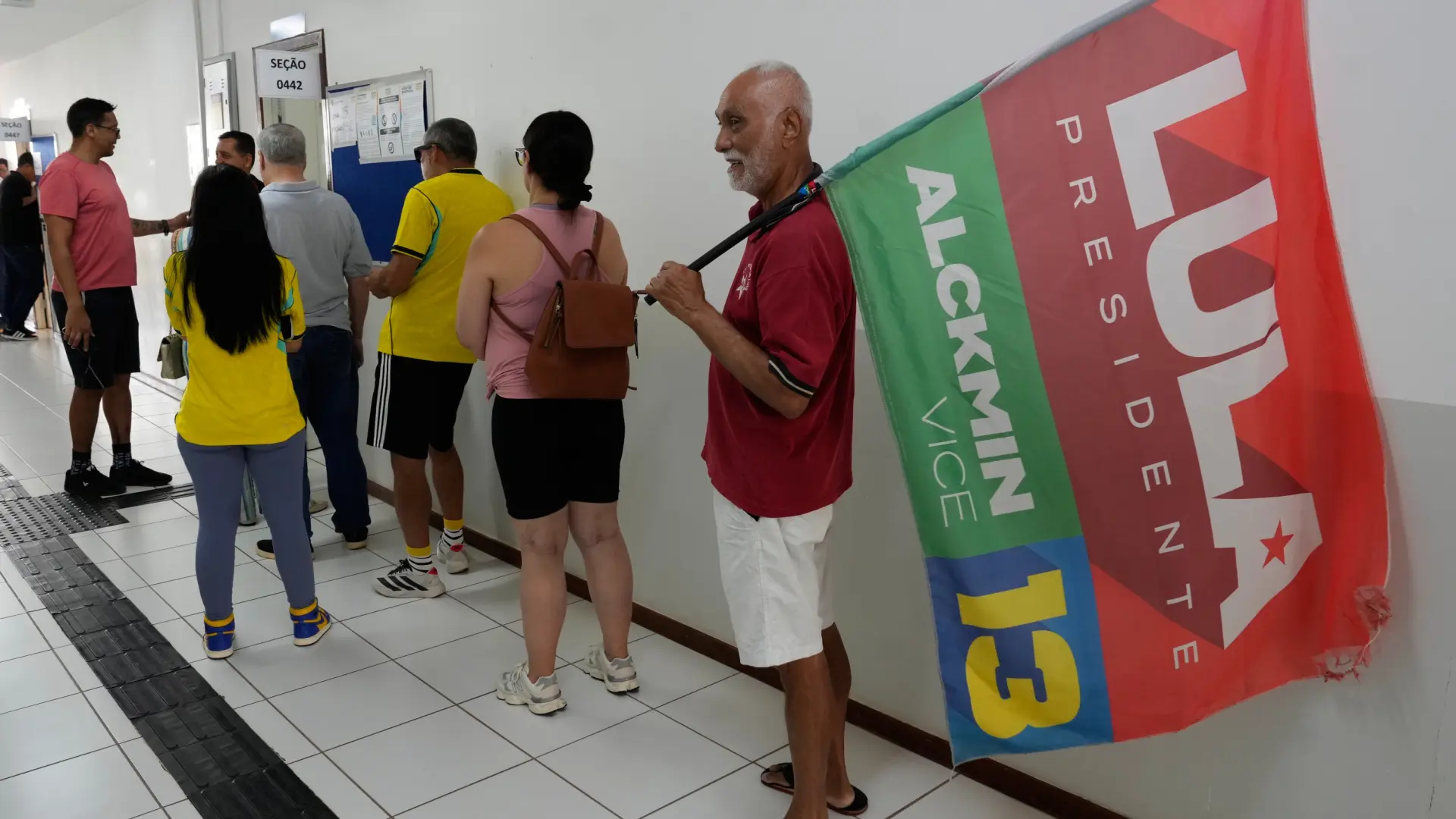 El 'efecto Brasil' castiga a Telefónica y Santander en bolsa y arrastra al Ibex 35