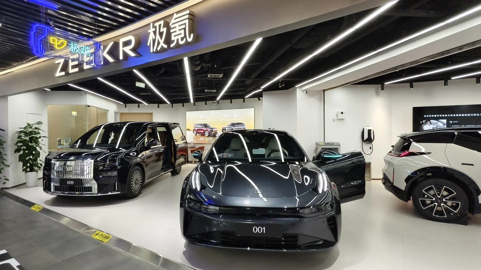 El automóvil chino 'pasa por la derecha' al japonés en Europa y ya mete miedo al coreano a nivel local