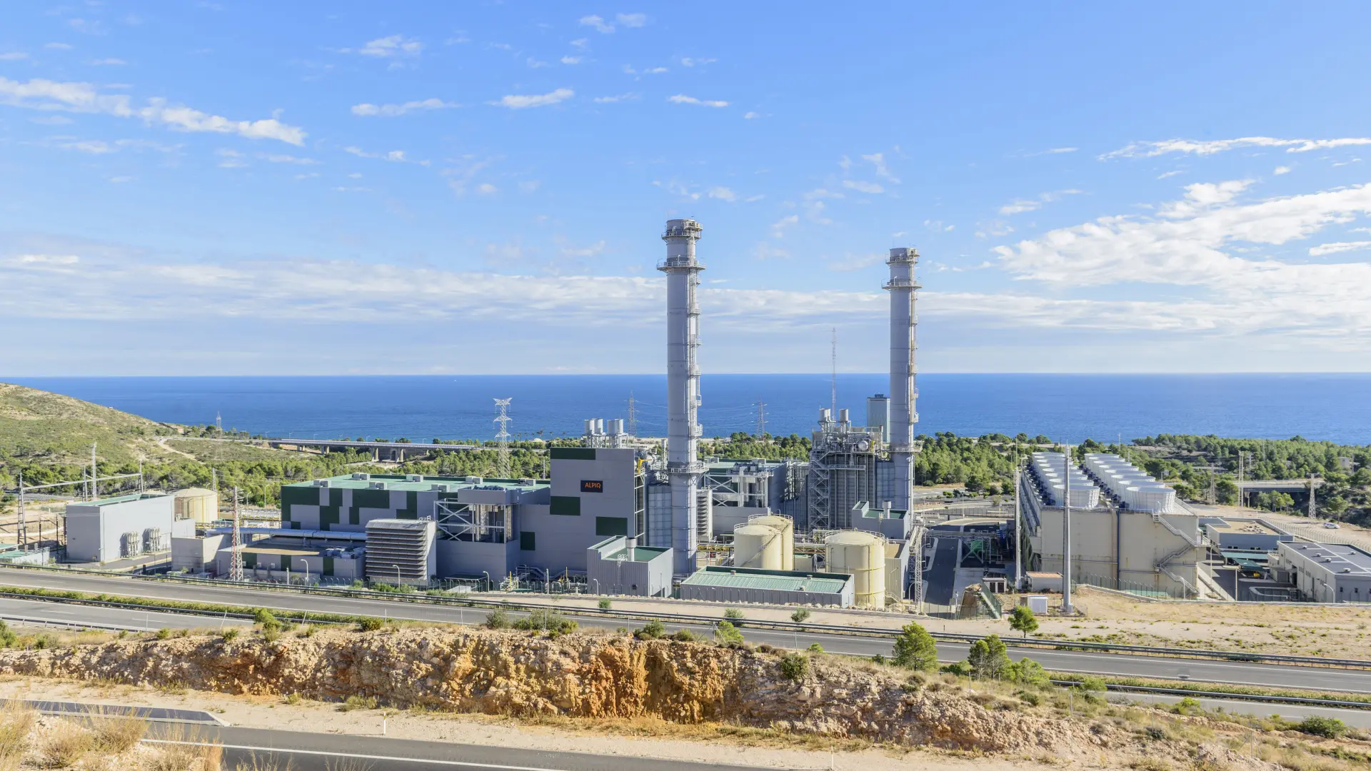 El adelanto electoral atropella la esperanza de la industria de 'salvarse' con 2.200 millones por la subasta de 1.200 MW de electricidad