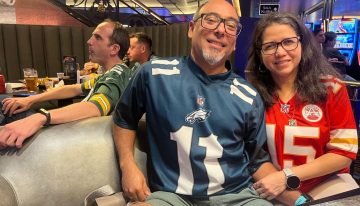 Así se vivió el Super Bowl en un bar de Palermo: una pareja de rivales, el clásico rosarino en la NFL y la barra de los Eagles cantó «Dale, campeón»