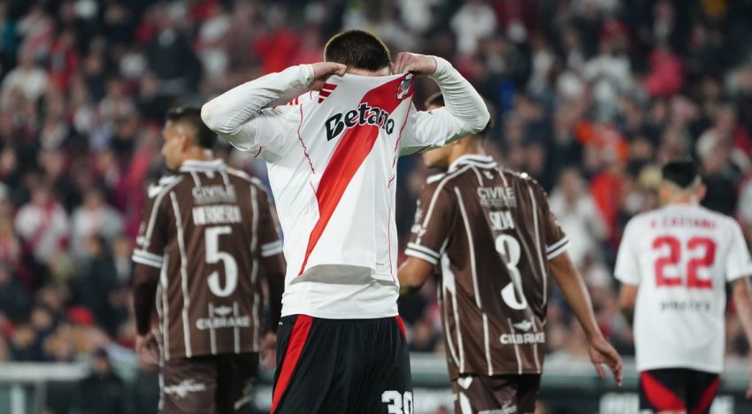 Platense tuvo justicia divina en el Monumental: eliminó por penales a River pese al grosero error del árbitro y jugará contra San Lorenzo