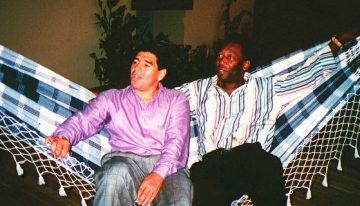 A 30 años de la sociedad menos pensada: el día que Maradona estuvo a punto de ponerse la 10 del Santos promovido por Pelé