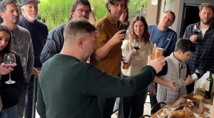 Emiliano Pinsón, rumbo a España para iniciar un tratamiento experimental contral el Parkinson: su emotiva despedida con familiares y amigos