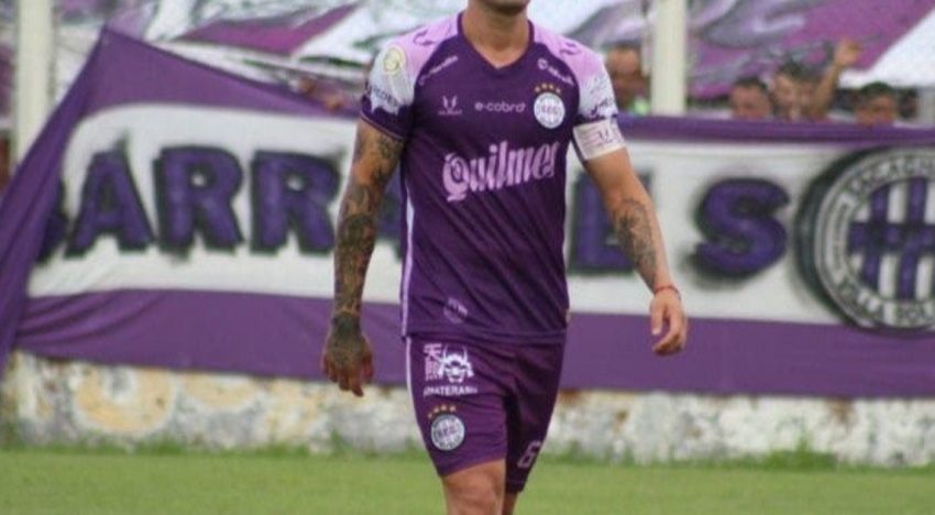 La AFA no tuvo piedad con el jugador de Sacachispas que noqueó a uno de Dock Sud en una pelea en la cancha: cuántas fechas recibió