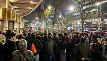 Caos y empujones en la llegada de la Selección a Chile: la AFA lanzó una queja por incumplir el protocolo de seguridad en Santiago