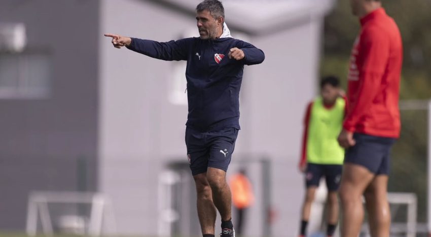 Julio Vaccari quiere un «tres» y en Independiente le apuntan a un jugador que quedó relegado en Boca