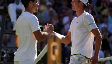 Choque de extremos en Wimbledon: Alcaraz y Tarvet nacieron el mismo año, pero el español demostró por qué está 700 puestos adelante