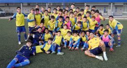 El gesto de Leandro Paredes con los juveniles de Boca en su regreso al club: compartió la tarde y recibió el cariño de los más chicos