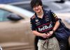 Fórmula 1: Yuki Tsunoda sufrió un insólito accidente doméstico y Red Bull se burló en redes del compañero de Max Verstappen
