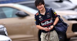 Fórmula 1: Yuki Tsunoda sufrió un insólito accidente doméstico y Red Bull se burló en redes del compañero de Max Verstappen