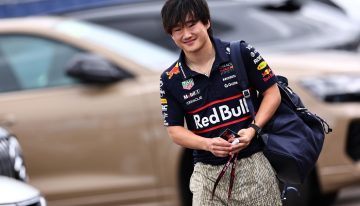 Fórmula 1: Yuki Tsunoda sufrió un insólito accidente doméstico y Red Bull se burló en redes del compañero de Max Verstappen