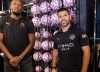 El Kun Agüero y Usain Bolt, la explosiva dupla que arrancó aplausos y risas en la presentación de la nueva pelota de la Premier League