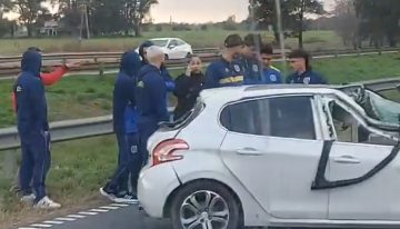 Susto en Rosario Central: el futbolista Kevin Gutiérrez sufrió un accidente camino al entrenamiento y fue asistido por sus compañeros