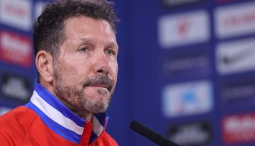Simeone y un gran elogio para Almeyda, un viejo amigo y futuro rival: «Sevilla juega como era él, con trabajo, compromiso, presión»