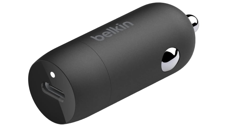 Cargador rápido de tamaño mini para el coche.