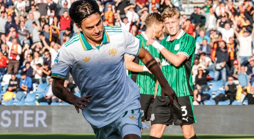 Dybala metió un golazo de derecha para que la Roma quede como líder en Italia con Napoli y dejó un festejo especial para su hijo en camino