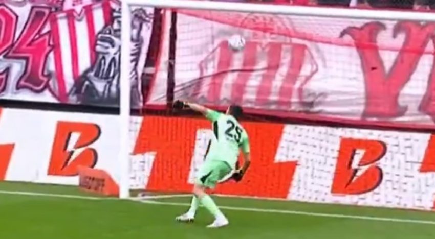 Rodrigo Insua y un golazo de otro partido: zapatazo de 35 metros para la victoria de Barracas que complica a Boca de cara a la Copa