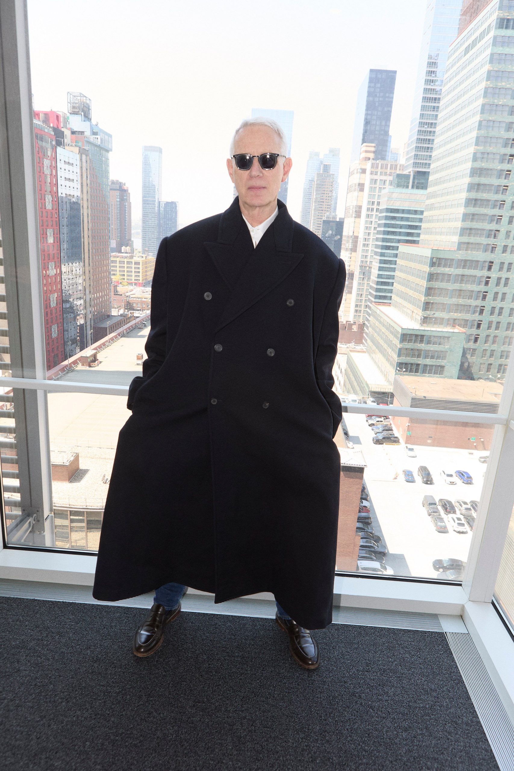 El periodista Guy Trebay con abrigo Balenciaga.